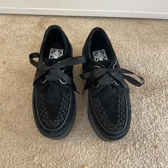 New TUK Black Suede Classic Stratocreeper Shoes with TUK Satin Laces - Picture 3 of 8